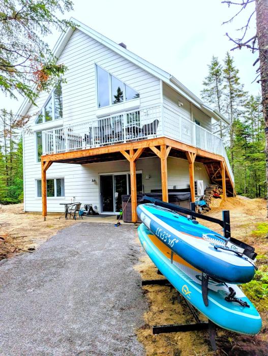 Lintemporel - Retro Chalet with Private Lake and Hot Tub