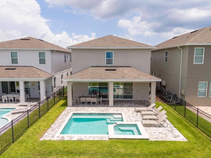 Amazing 6-bedroom home with private spa