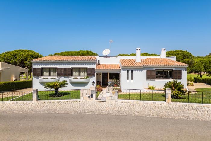 Vilamoura Escape with Private Pool
