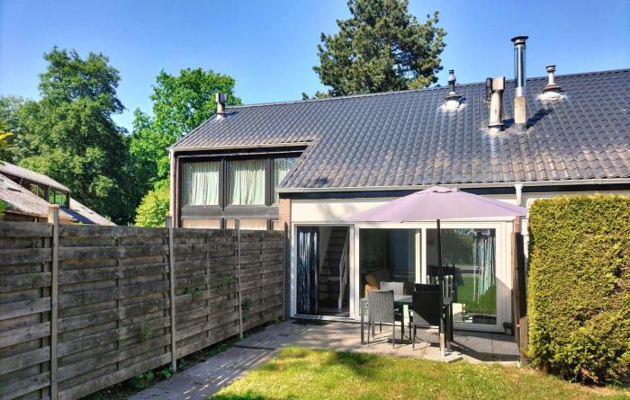 Beautiful Home In Bruinisse With Wifi