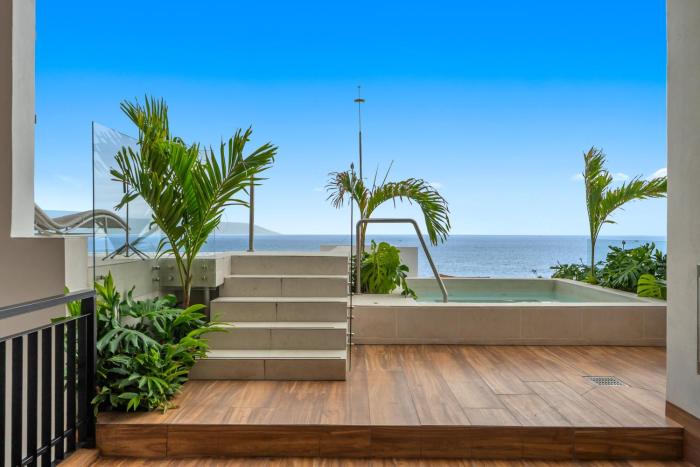 Artee 378 1BR1BA in Zona Romantica, AC, Pool
