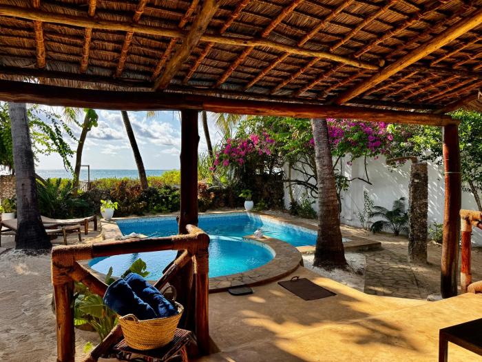 Villa Kipara - Beachside - Private Pool & Jacuzzi