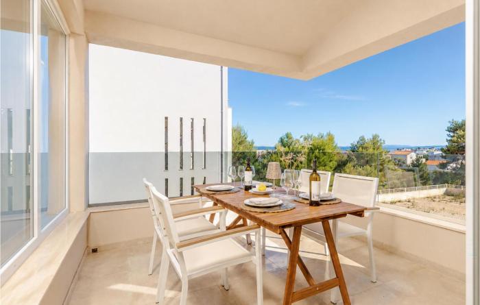 1 Bedroom Amazing Apartment In Vir