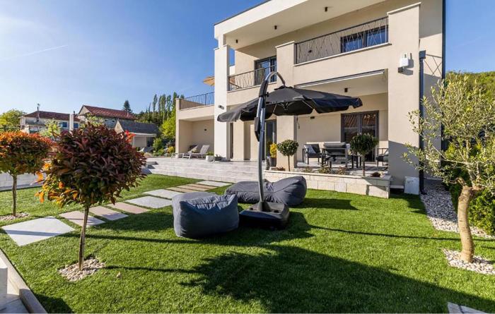 Awesome Home In Drnis