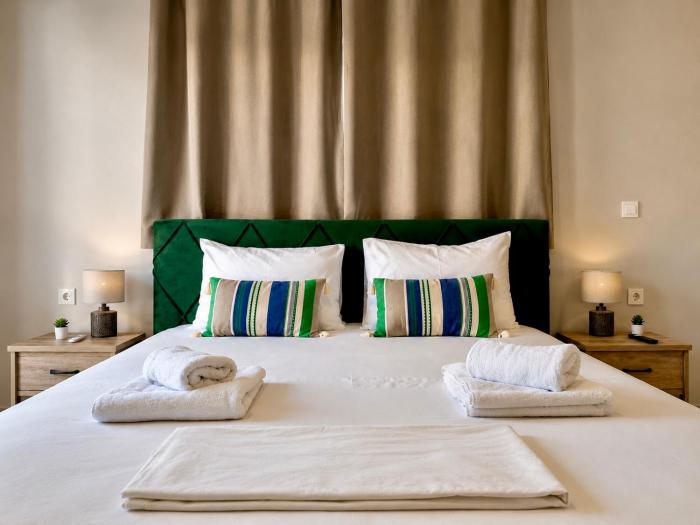 Stylish Apartment, Steps from the Beach - El Greco Apartments No 10