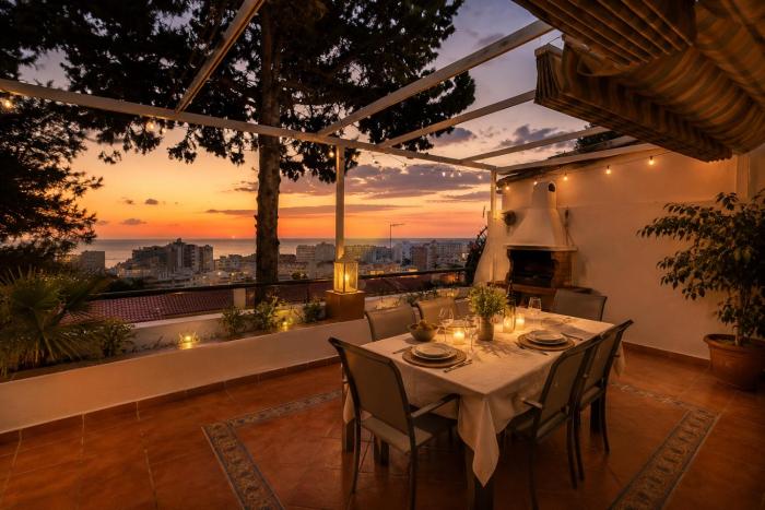 Torremolinos Sea View Townhouse, Pool, BBQ & Workspace - Magnolia Properties