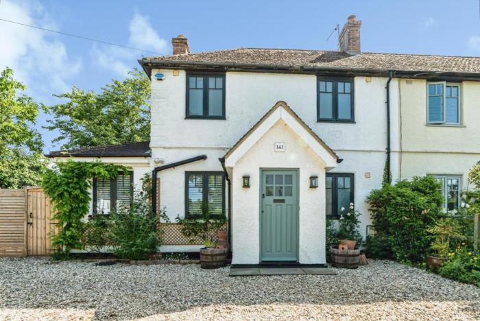 3 Bedroom Home Near Oxford City Centre with Private Parking