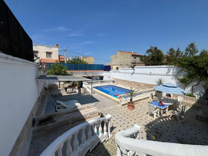 Sghirat villa with pool, 200 m from the beach!