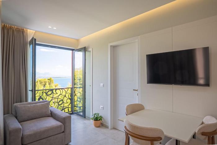 Premium Apartment - Sea & Pool Views - Evianamar II