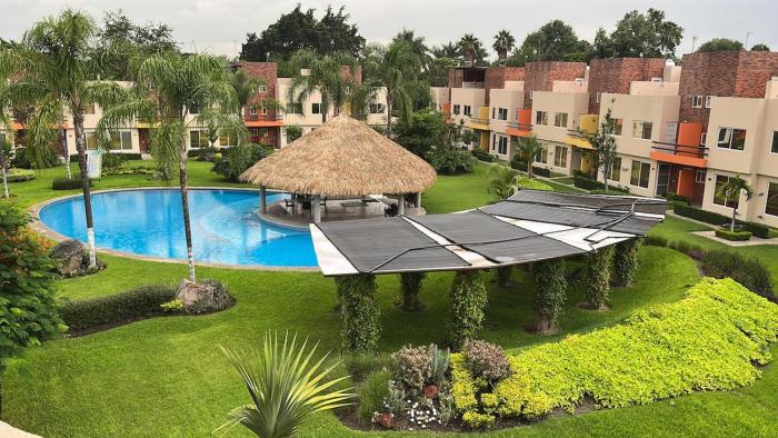 Family Home with Pool, sun, pool and relaxation