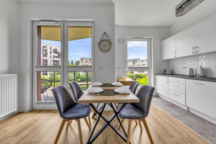 Warsaw Chopin Airport Apt- Balcony & Parking