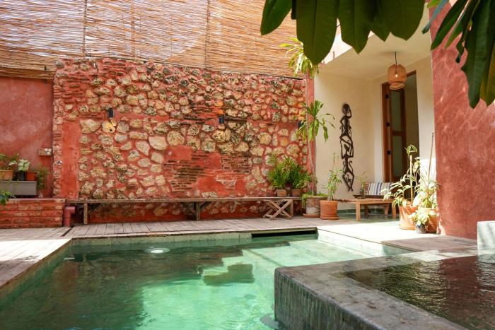 Domus Santa Barbara Apartments with Pool