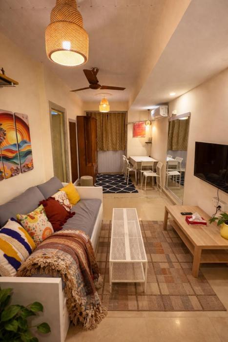 Pali Center, Bandra Calm Inside, Central Outside