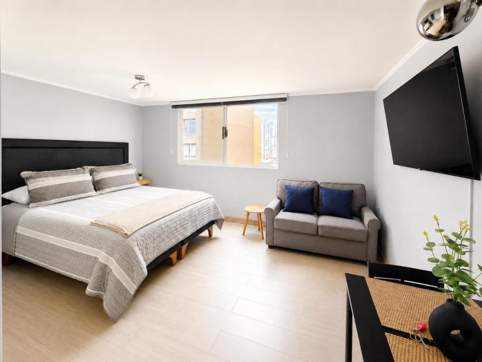 King Bed + Parking | Barrio Italia