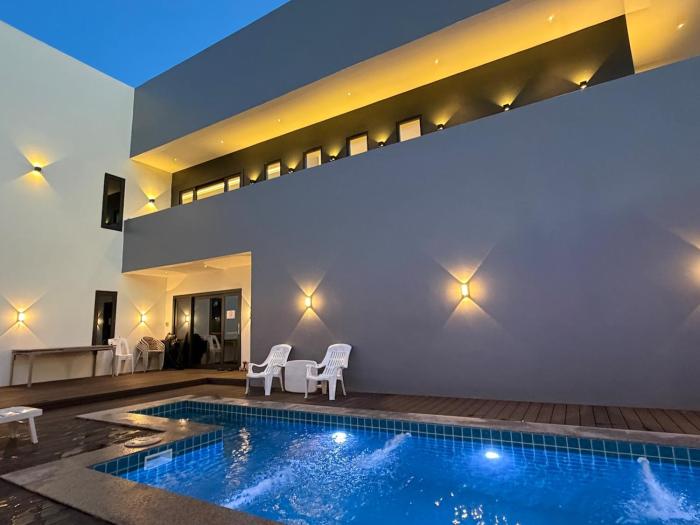 LaViena pool villa