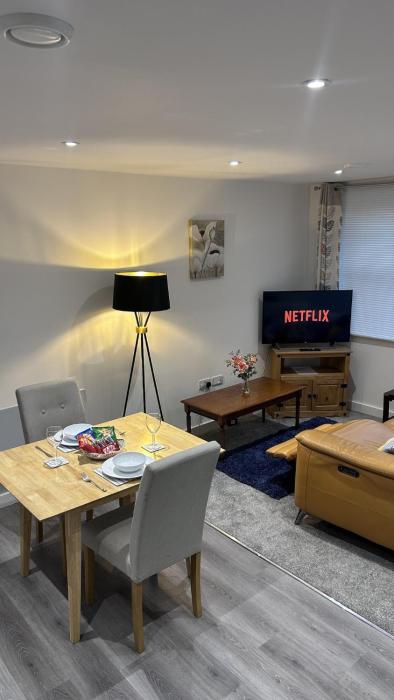 Sleeps 5 - City Centre Gem - Terrace - Modern