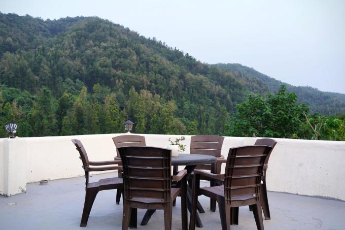 Montera 4BR Mountain views, Terrace Pool & Garden