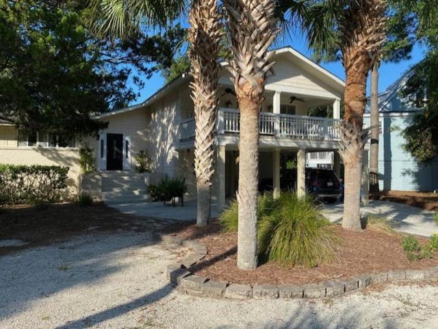 Pelican Petes Retreat- 4 Bedroom on Pawleys Island