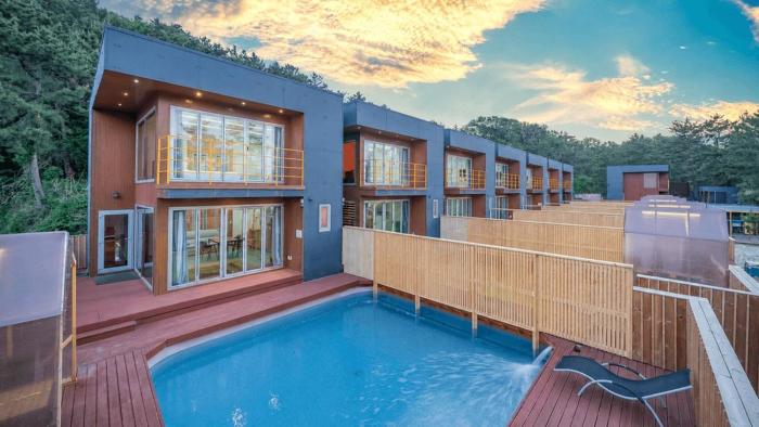 Uljin 207 Mile Pool Villa