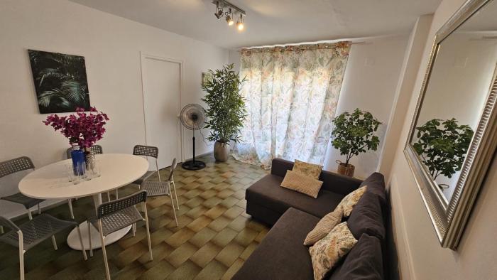 Lloret Center Apartment