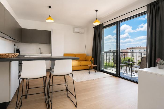 Patty 2 Modern and brand new apartment close to the center with private parking