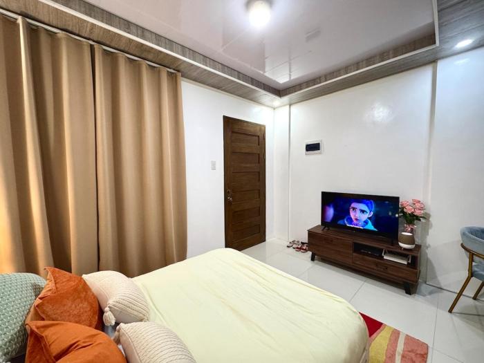 Solara Boutique Room with Kitchen, Netflix & Private Bath