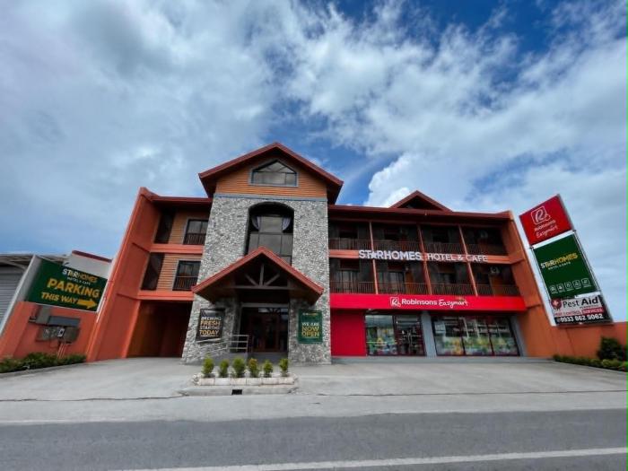 Starhomes Hotel & Cafe