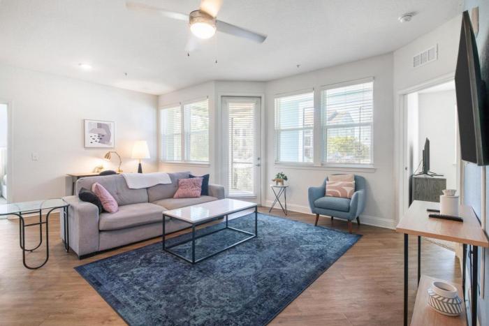 Landing Spectacular 2BD Game Room
