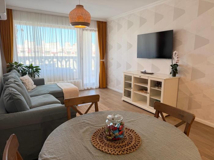 South Bay Family Apartment with 2 Parking Spaces