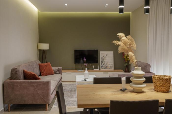 Art vacation apartment for 7 guests in Durrës city center