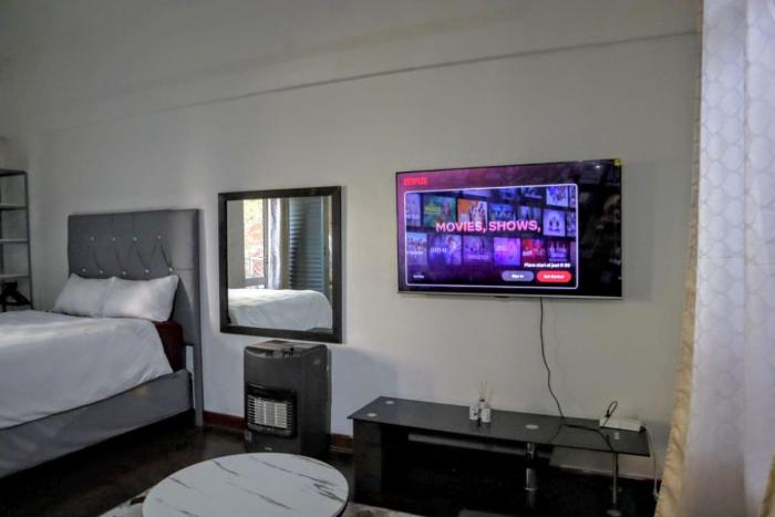 Modern suite at Maboneng with Wi-Fi & SmartTV