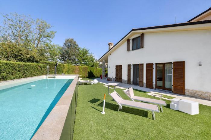 Villa In Langa