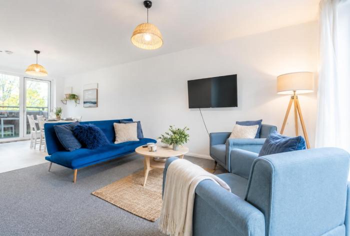 Cardiff Bay Breeze Modern 2BR Apartment Private Parking Fast WiFi