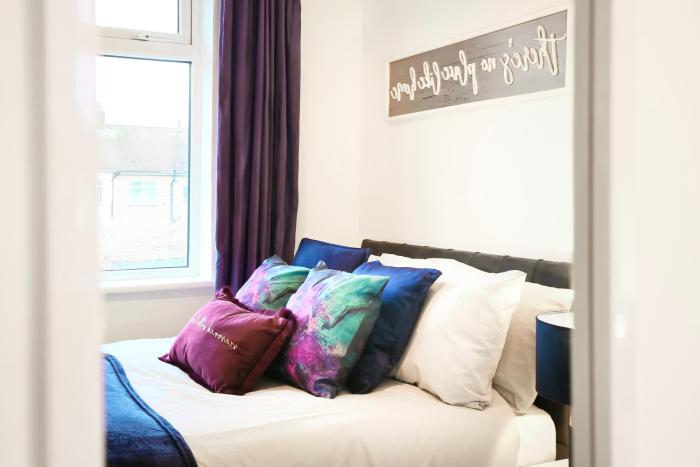 2BR I Parking I Modern Stay I Wi-Fi I Insurance I Contractors
