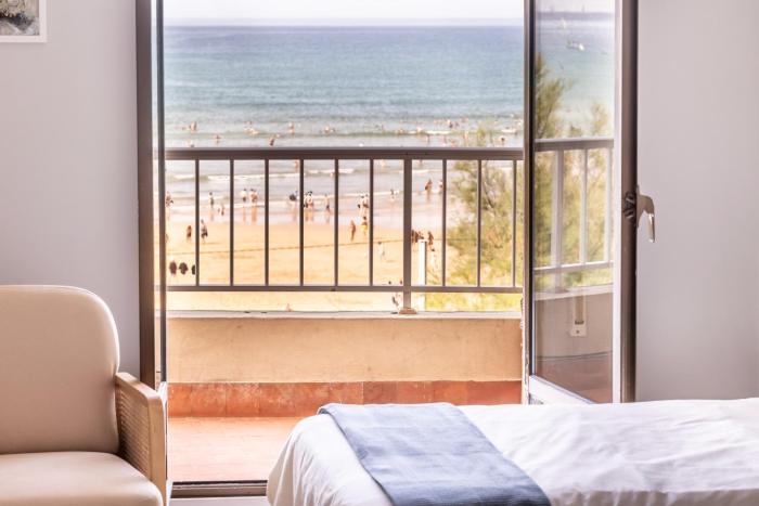 GRAN APARTAMENTO EN PRIMERA LINEA DE PLAYA