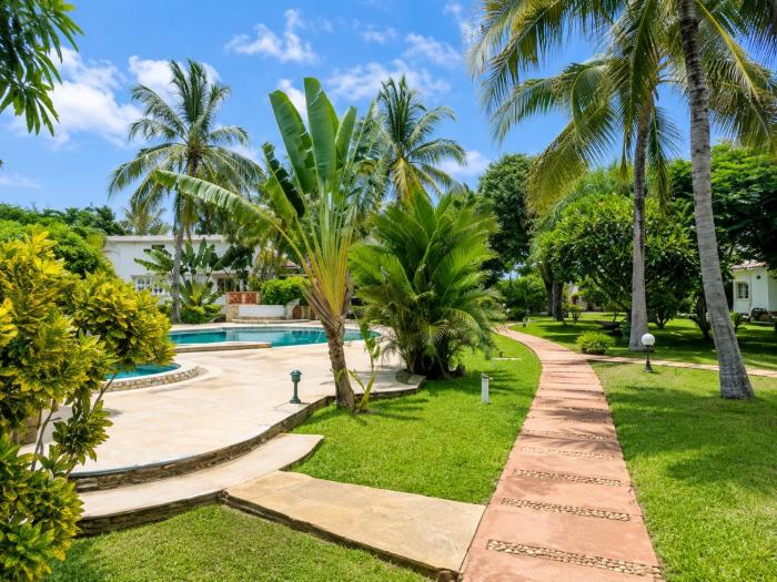 Tropical Court 2 BedroomDiani Beach villa