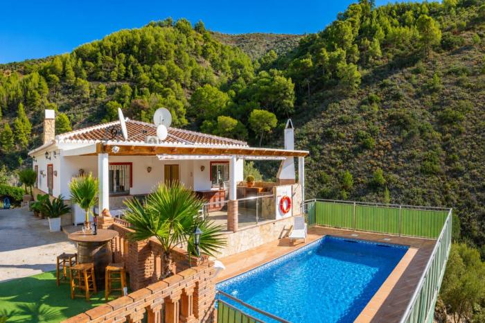 Villa Cecilia Large Private Pool AC WiFi