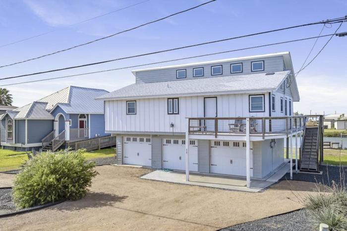 Bay Breeze House