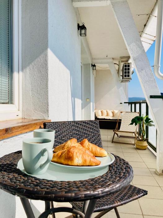 Cozy Vibe Apartment with Amazing Terrace near Main Stadiums
