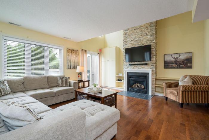 Luxury Blue Mountain Condo-Walk to Village-Pool