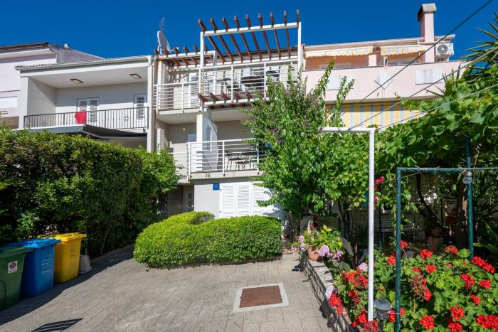 Apartments with parking space Novalja, Pag - 25685