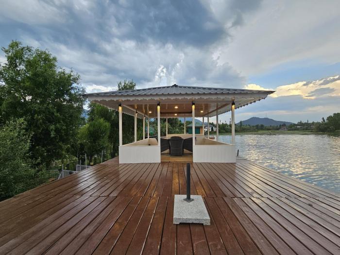 Dilshad Houseboats