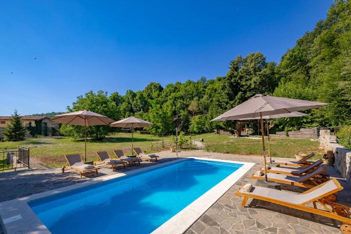 Familija Lovrinovi Retreat with Shared Pool