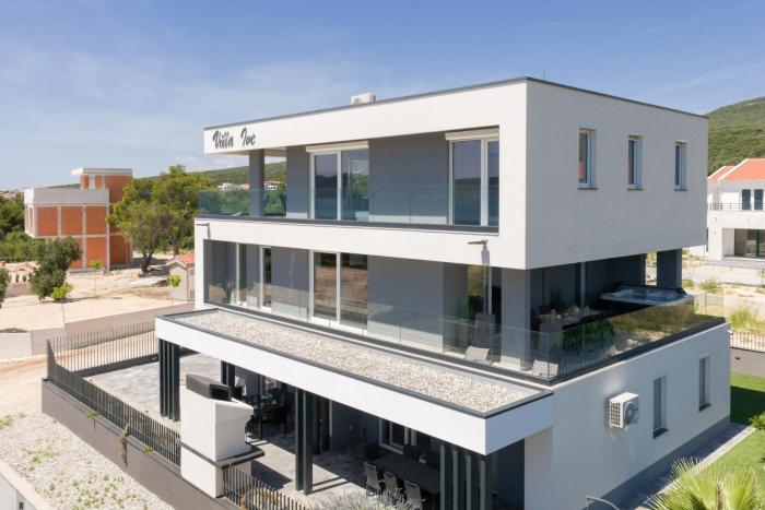 Villa Ive by Belmont Realty