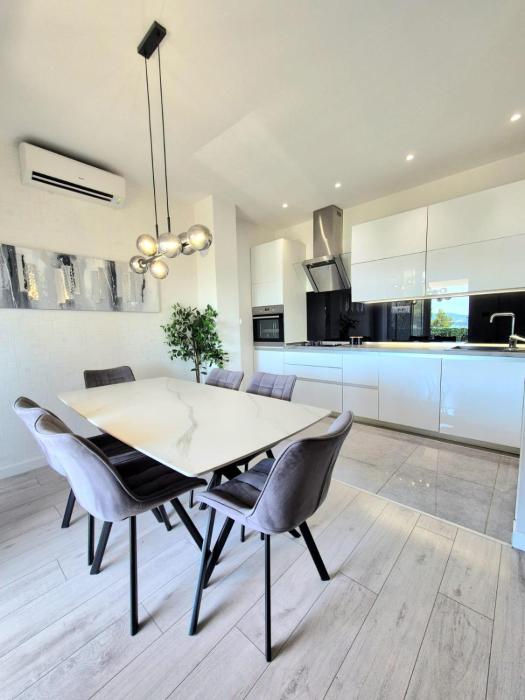 Luxury Garden Penthouse *MK*