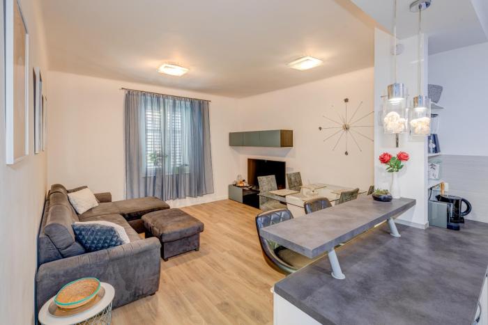 Split City Center - Lovely and spacious 2Bdrm Apt