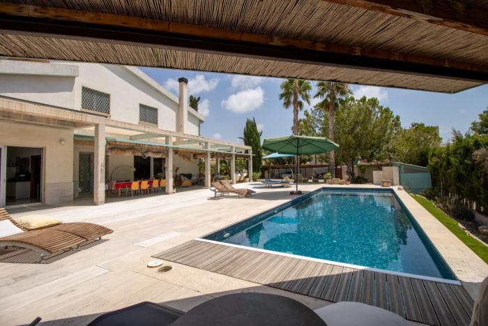 Canpera Family Villa