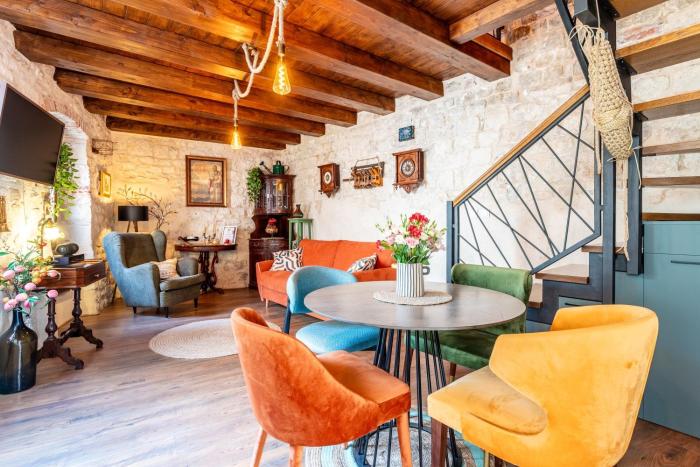 Traditional apt in stone house in heart of Trogir