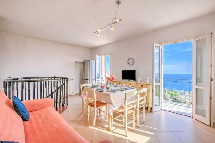Palms Villa - Sea View Terrace and Parking - Happy Rentals