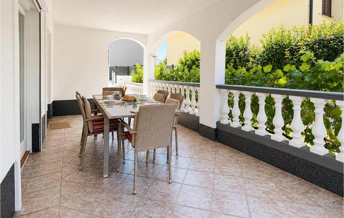 Four-Bedroom Holiday Home In Privlaka